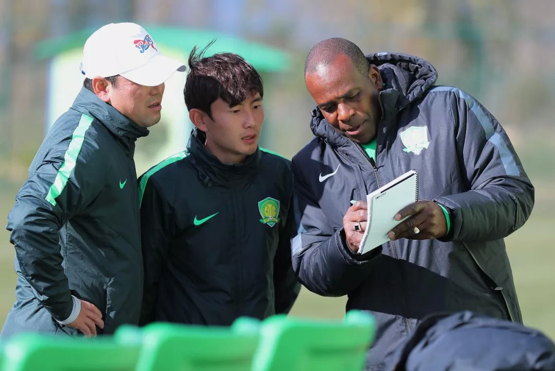 阿贾克斯青训学院再度培养出年轻新星的简单介绍