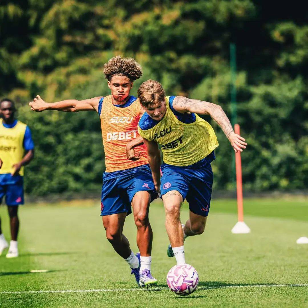 关于曼城决战狼队，必须取胜才能追赶的信息