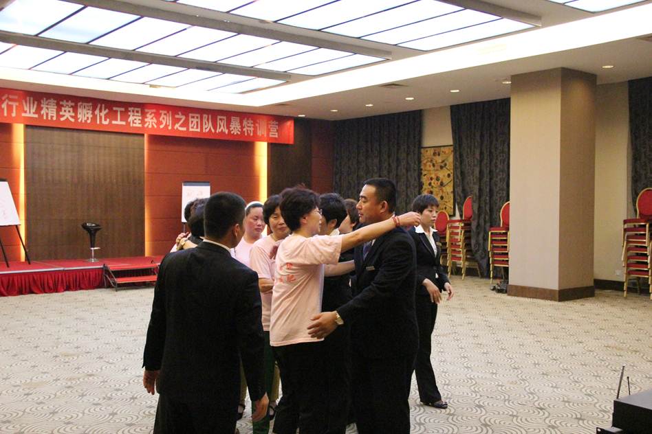 德州扑克游戏-球队备战决赛，教练谈团队合作的重要性的简单介绍